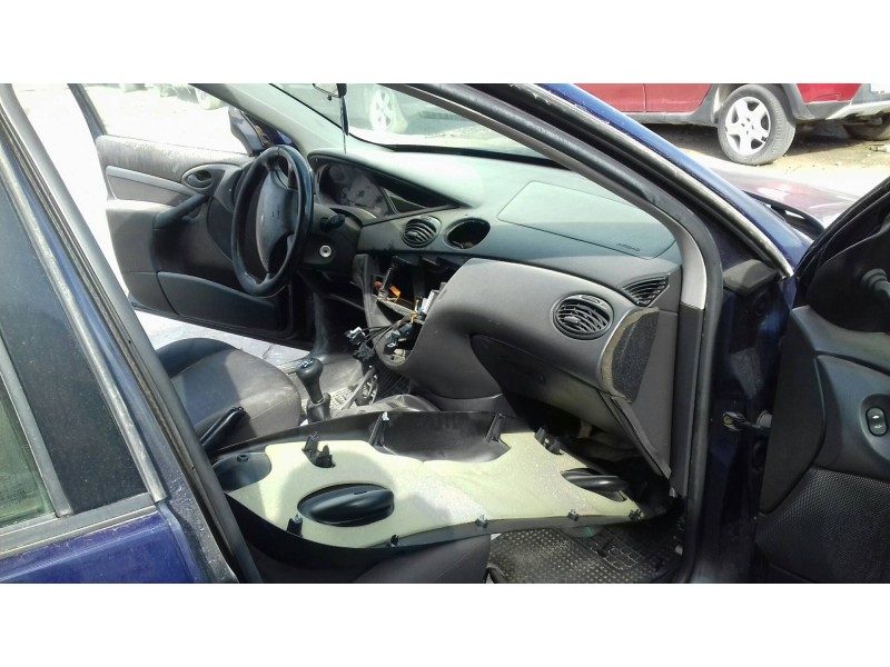 ford focus berlina (cak) del año 2001