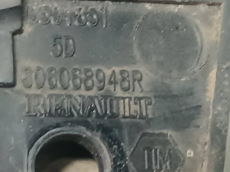 Recambio de maneta exterior delantera derecha para dacia duster ambiance 4x2 referencia OEM IAM 806068948R  