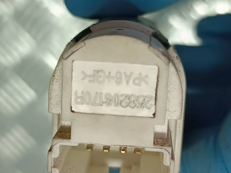 Recambio de sensor para dacia duster ambiance 4x2 referencia OEM IAM 253206170R CONECTOR 4 PINES FRENO