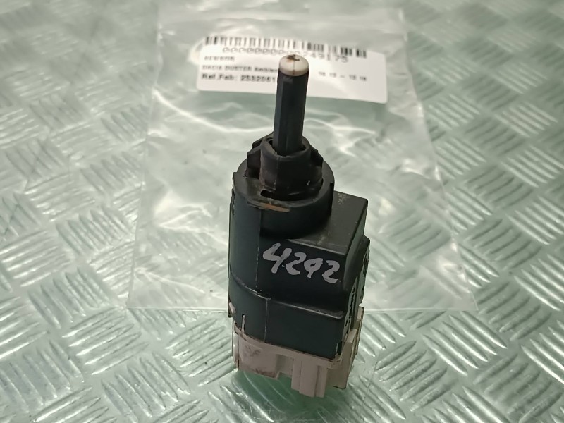 Recambio de sensor para dacia duster ambiance 4x2 referencia OEM IAM 253206170R CONECTOR 4 PINES FRENO