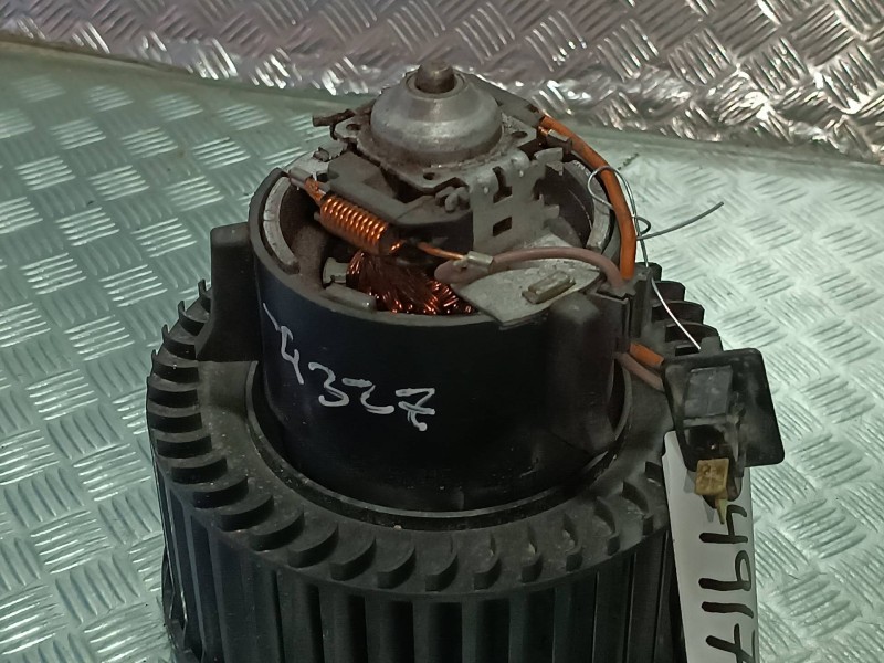 Recambio de ventilador calefaccion para nissan almera tino (v10m) básico referencia OEM IAM 6736000  CONECTOR 2 PINES