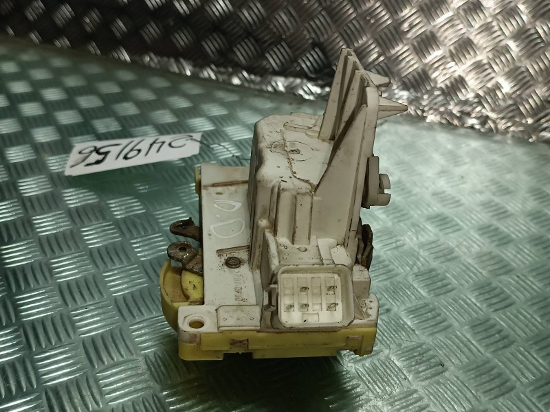 Recambio de cerradura puerta delantera derecha para ford focus berlina (cak) trend referencia OEM IAM XS41A21812CF  ELECTRICA