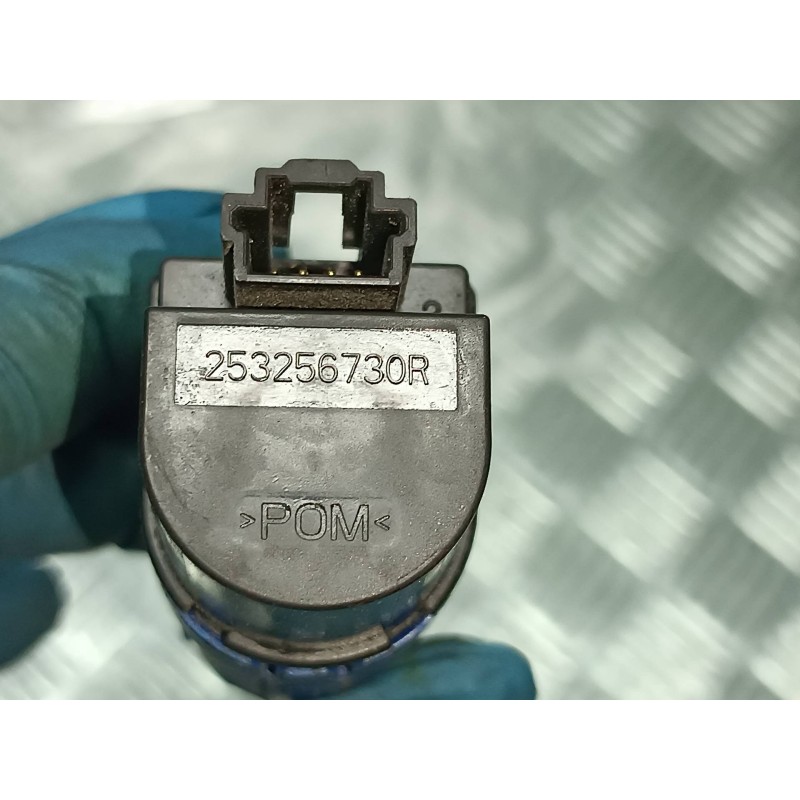 Recambio de sensor para dacia duster ambiance 4x2 referencia OEM IAM 253256730R CONECTOR 4 PINES PEDAL EMBRAGUE