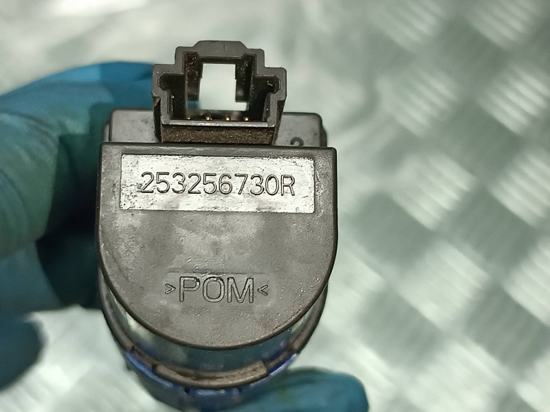 Recambio de sensor para dacia duster ambiance 4x2 referencia OEM IAM 253256730R CONECTOR 4 PINES PEDAL EMBRAGUE