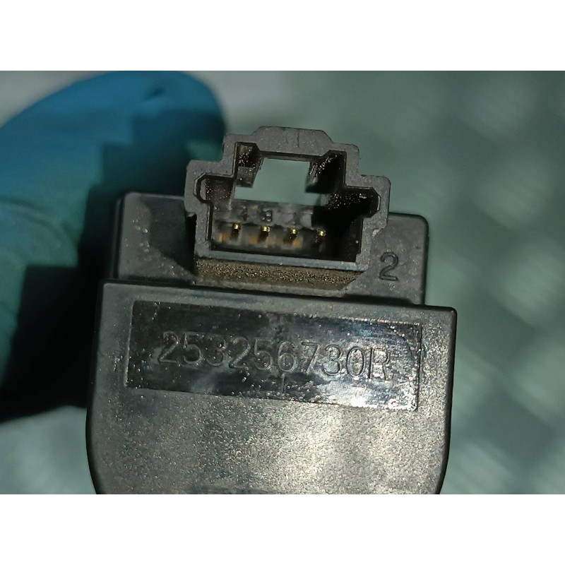 Recambio de sensor para dacia duster ambiance 4x2 referencia OEM IAM 253256730R CONECTOR 4 PINES PEDAL EMBRAGUE