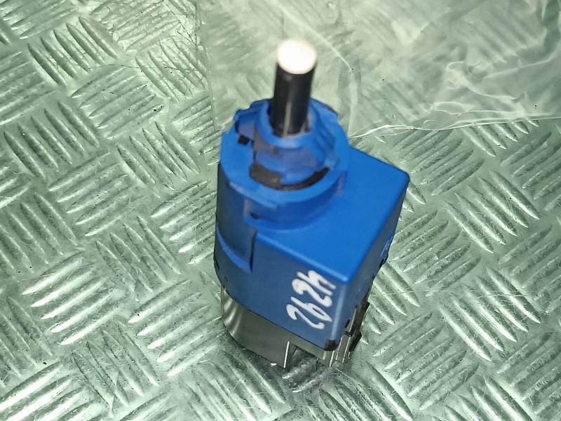 Recambio de sensor para dacia duster ambiance 4x2 referencia OEM IAM 253256730R CONECTOR 4 PINES PEDAL EMBRAGUE