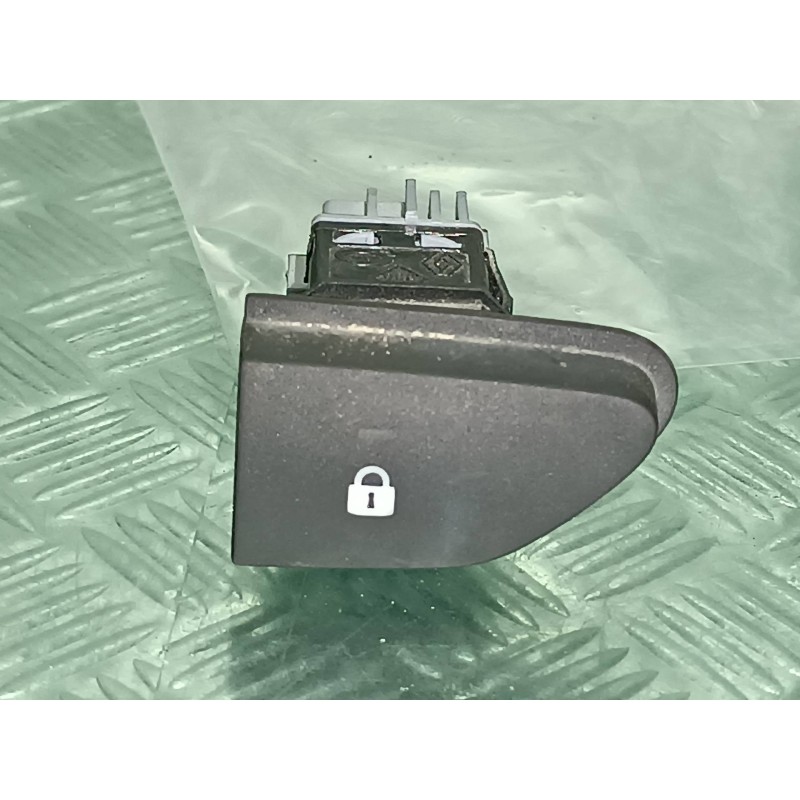 Recambio de interruptor para dacia duster ambiance 4x2 referencia OEM IAM 252108098R CONECTOR 5 PINES CIERRE CENTRALIZADO