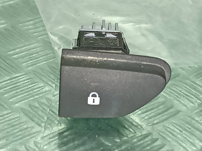 Recambio de interruptor para dacia duster ambiance 4x2 referencia OEM IAM 252108098R CONECTOR 5 PINES CIERRE CENTRALIZADO