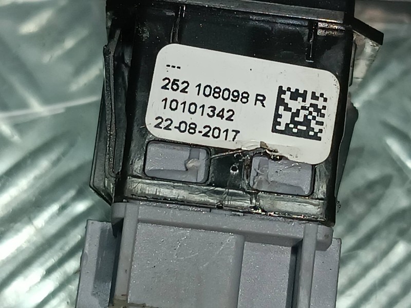 Recambio de interruptor para dacia duster ambiance 4x2 referencia OEM IAM 252108098R CONECTOR 5 PINES CIERRE CENTRALIZADO