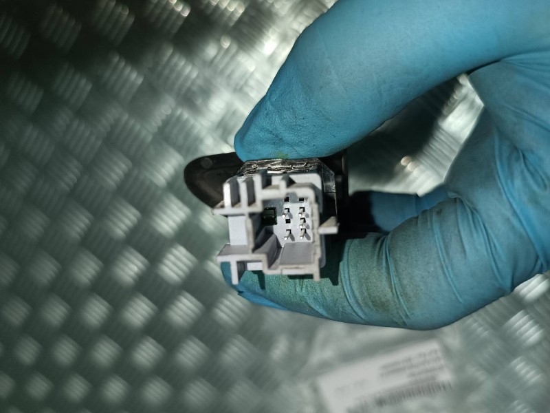 Recambio de interruptor para dacia duster ambiance 4x2 referencia OEM IAM 252108098R CONECTOR 5 PINES CIERRE CENTRALIZADO