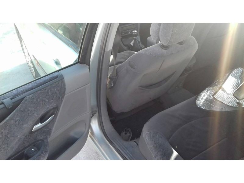 renault laguna ii (bg0) del año 2001