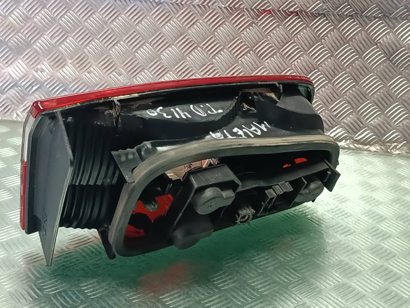 Recambio de piloto trasero derecho interior para renault laguna ii (bg0) authentique referencia OEM IAM 8200002476  VALEO