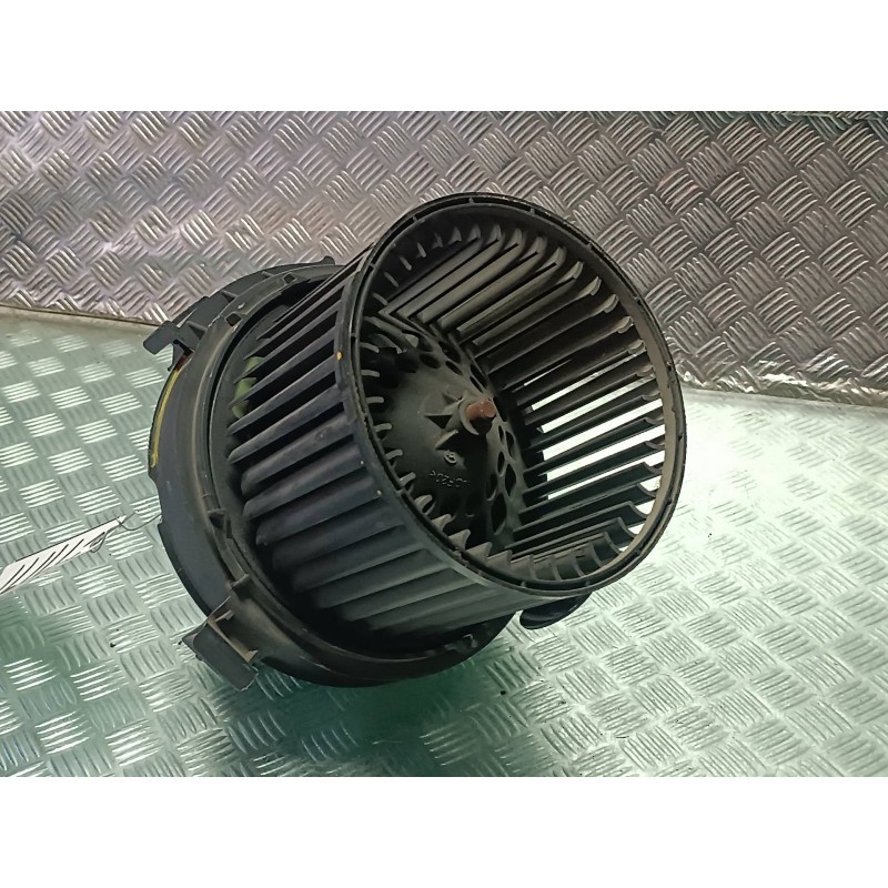 Recambio de ventilador calefaccion para dacia duster ambiance 4x2 referencia OEM IAM T1020778J 109038B CONECTOR 2 PINES