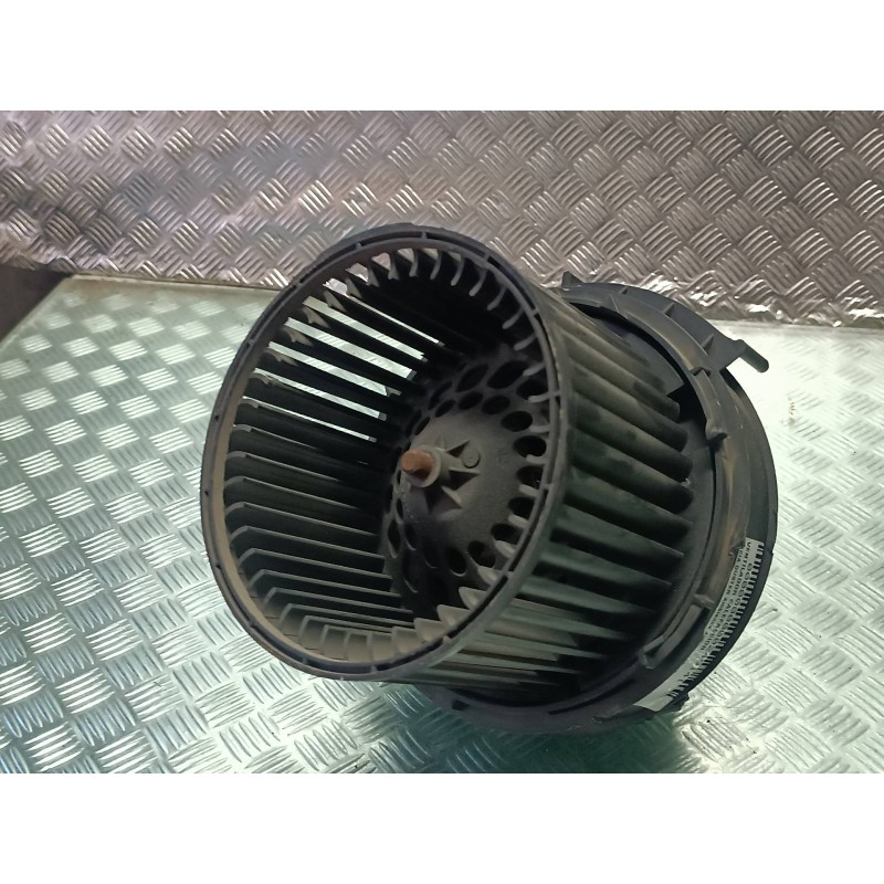 Recambio de ventilador calefaccion para dacia duster ambiance 4x2 referencia OEM IAM T1020778J 109038B CONECTOR 2 PINES