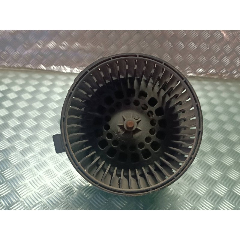 Recambio de ventilador calefaccion para dacia duster ambiance 4x2 referencia OEM IAM T1020778J 109038B CONECTOR 2 PINES