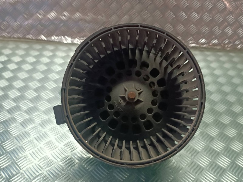 Recambio de ventilador calefaccion para dacia duster ambiance 4x2 referencia OEM IAM T1020778J 109038B CONECTOR 2 PINES