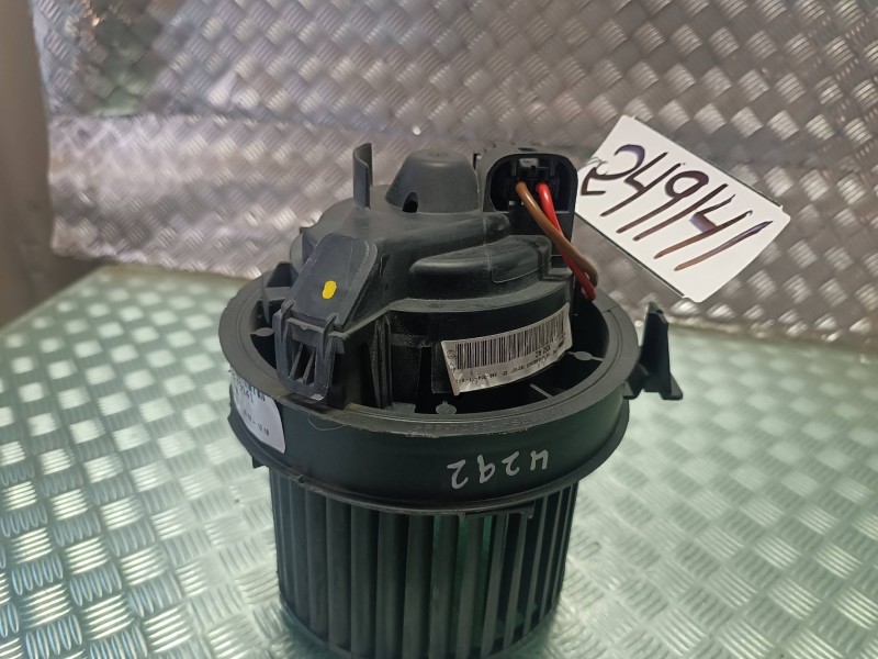 Recambio de ventilador calefaccion para dacia duster ambiance 4x2 referencia OEM IAM T1020778J 109038B CONECTOR 2 PINES