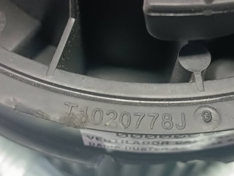 Recambio de ventilador calefaccion para dacia duster ambiance 4x2 referencia OEM IAM T1020778J 109038B CONECTOR 2 PINES