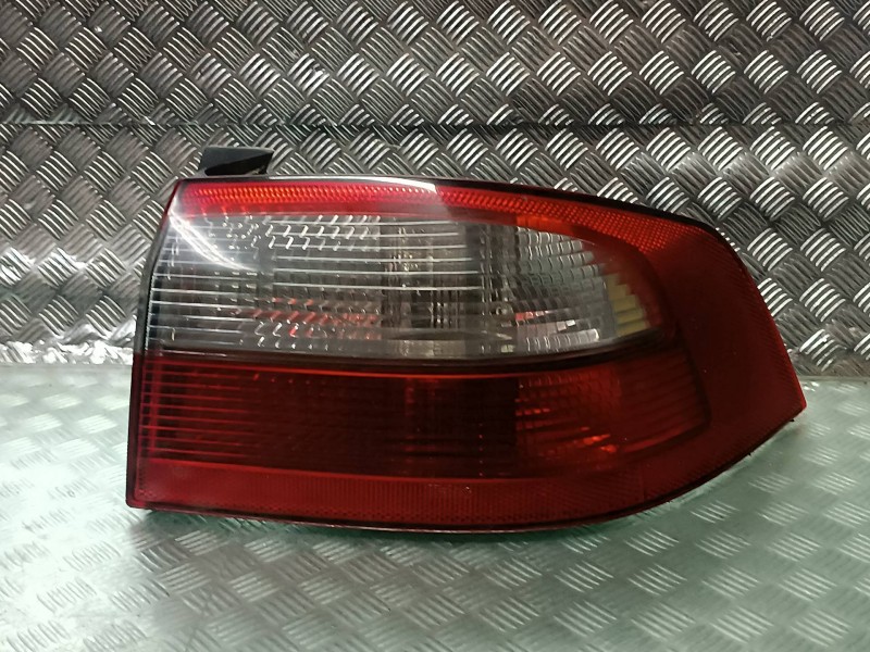 Recambio de piloto trasero derecho para renault laguna ii (bg0) authentique referencia OEM IAM 8200002474 VALEO EXT-ALETA