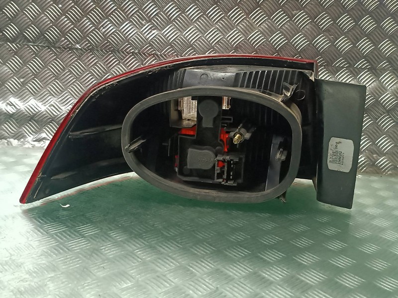 Recambio de piloto trasero derecho para renault laguna ii (bg0) authentique referencia OEM IAM 8200002474 VALEO EXT-ALETA