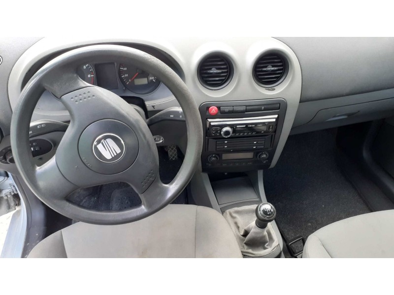 seat ibiza (6l1) del año 2003