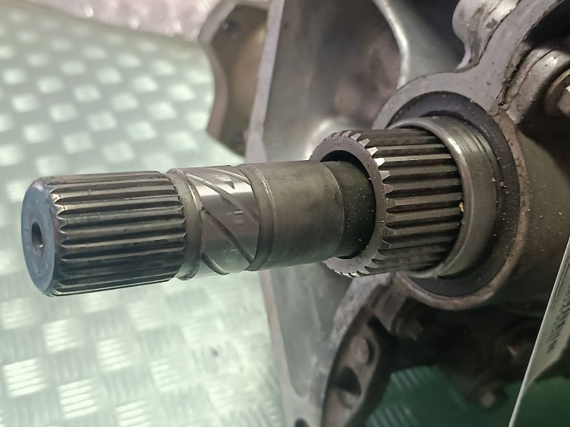 Recambio de caja transfer para dacia duster ambiance 4x2 referencia OEM IAM 8200988059 8200988060 F59580