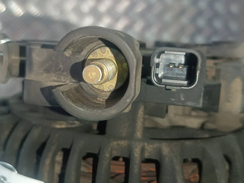 Recambio de alternador para citroen c4 berlina collection referencia OEM IAM 9646321880 0124525035 150A