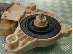 Recambio de motor elevalunas trasero derecho para mercedes-benz clase c (w204) berlina c 220 cdi (204.008) referencia OEM IAM A2 2