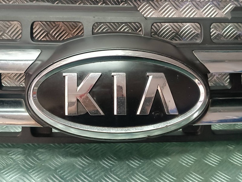 Recambio de rejilla paragolpes delantero para kia carens 2.0 crdi ex monovolumen referencia OEM IAM   