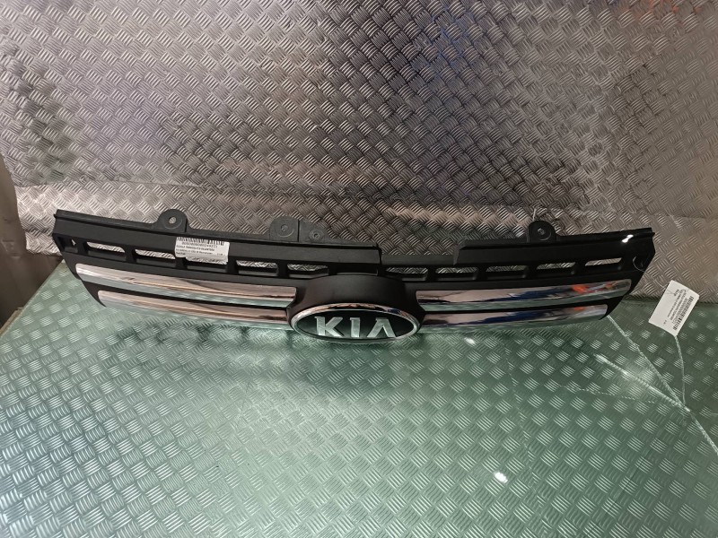 Recambio de rejilla paragolpes delantero para kia carens 2.0 crdi ex monovolumen referencia OEM IAM   
