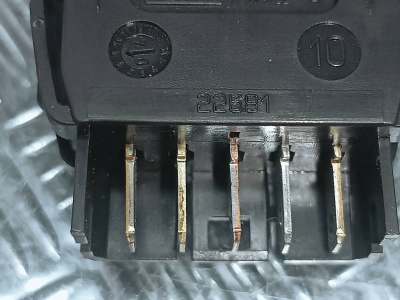 Recambio de mando elevalunas delantero izquierdo para citroen xsara picasso referencia OEM IAM 22681  CONECTOR 5 PINES