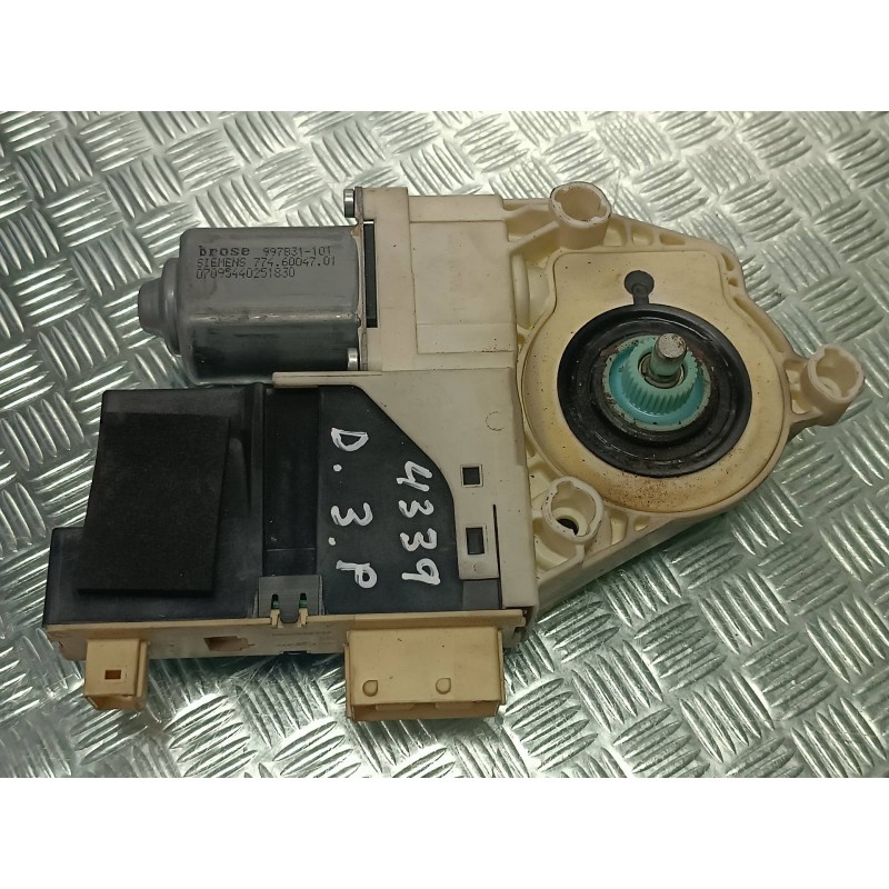 Recambio de motor elevalunas delantero derecho para citroen c4 berlina collection referencia OEM IAM 997831101 996388102 7746004