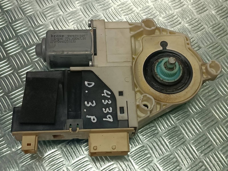 Recambio de motor elevalunas delantero derecho para citroen c4 berlina collection referencia OEM IAM 997831101 996388102 7746004