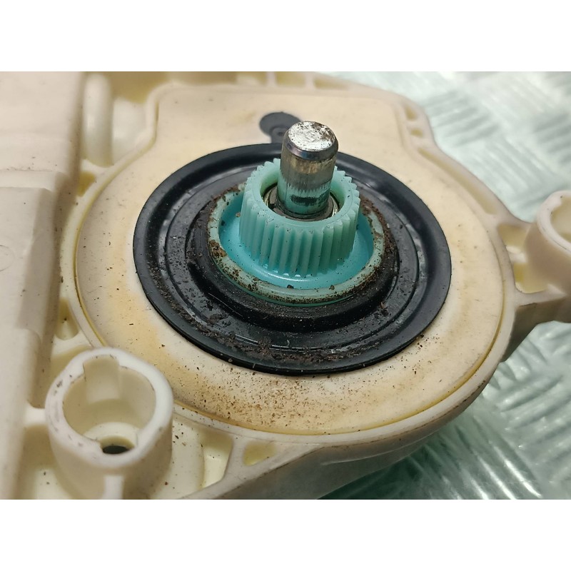 Recambio de motor elevalunas delantero derecho para citroen c4 berlina collection referencia OEM IAM 997831101 996388102 7746004