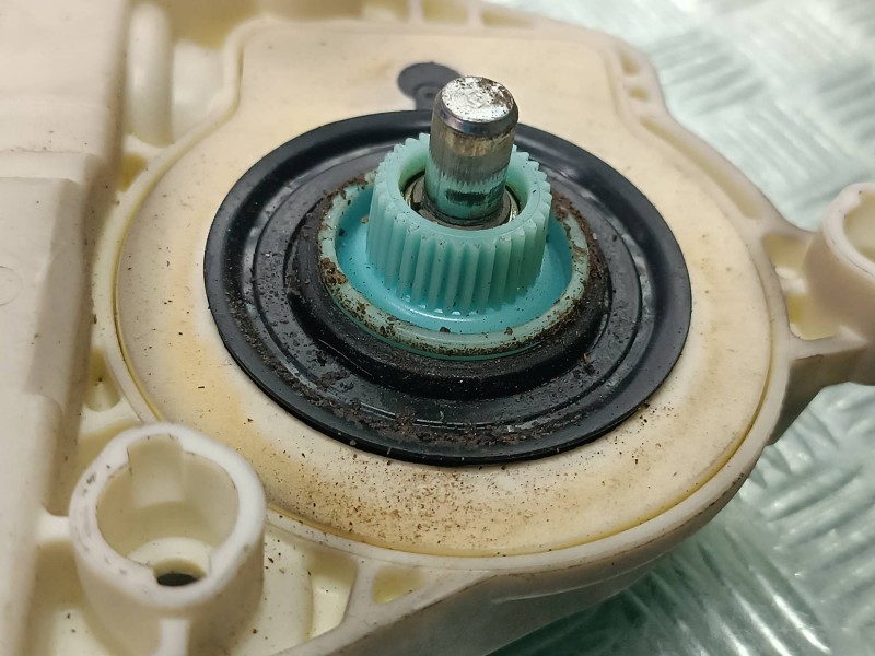 Recambio de motor elevalunas delantero derecho para citroen c4 berlina collection referencia OEM IAM 997831101 996388102 7746004