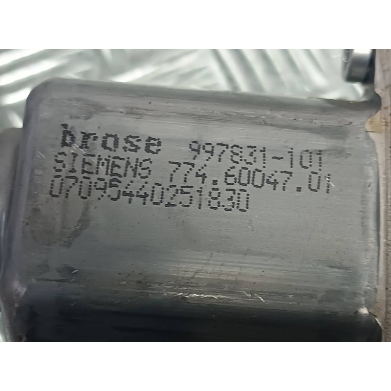 Recambio de motor elevalunas delantero derecho para citroen c4 berlina collection referencia OEM IAM 997831101 996388102 7746004