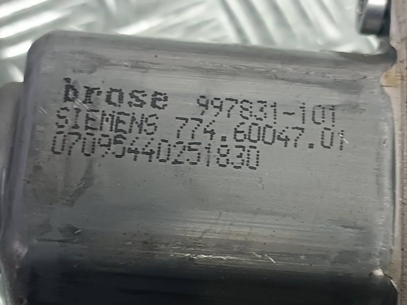Recambio de motor elevalunas delantero derecho para citroen c4 berlina collection referencia OEM IAM 997831101 996388102 7746004