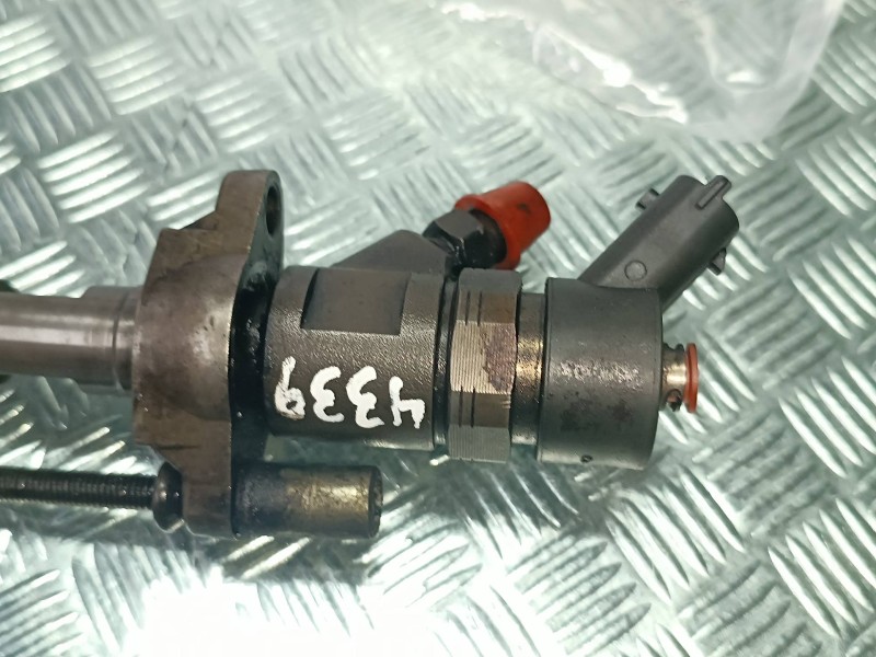 Recambio de inyector para citroen c4 berlina collection referencia OEM IAM 606680  CONECTOR 2 PINES