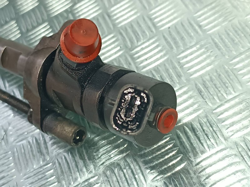 Recambio de inyector para citroen c4 berlina collection referencia OEM IAM 606680  CONECTOR 2 PINES