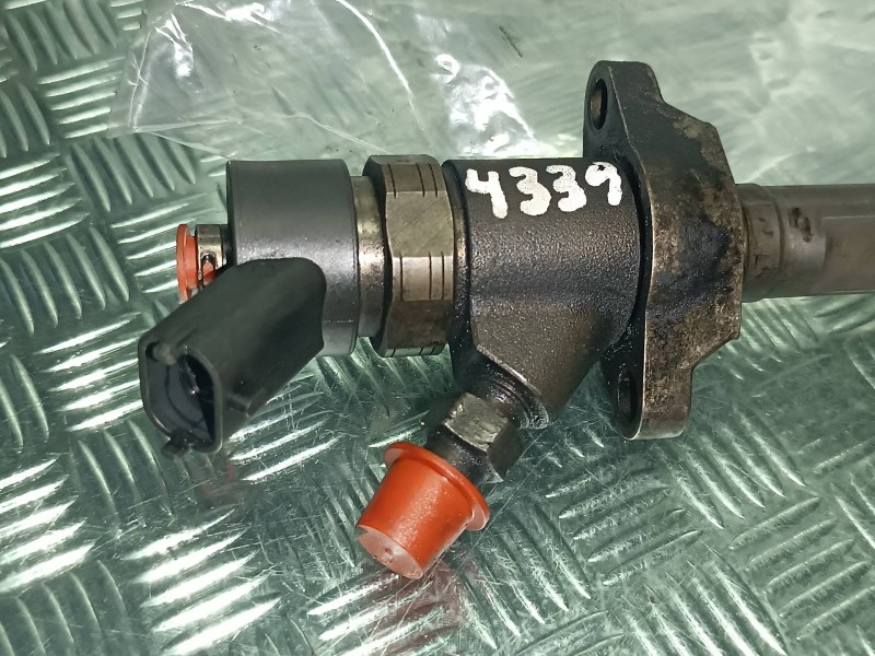 Recambio de inyector para citroen c4 berlina collection referencia OEM IAM 606680  CONECTOR 2 PINES