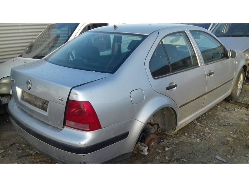 volkswagen bora berlina (1j2) del año 2005