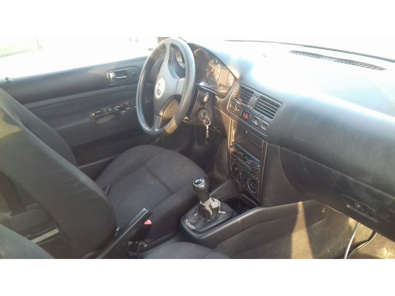 volkswagen bora berlina (1j2) del año 2005