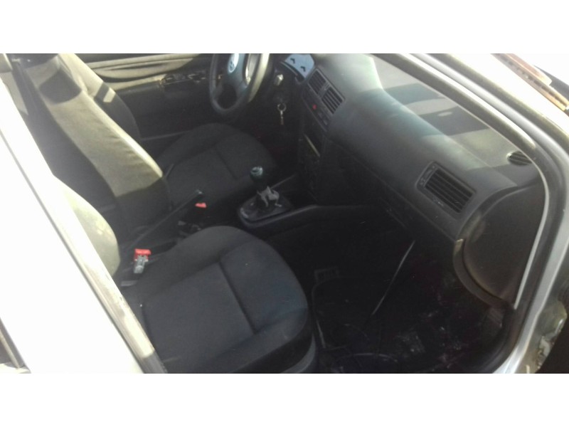 volkswagen bora berlina (1j2) del año 2005