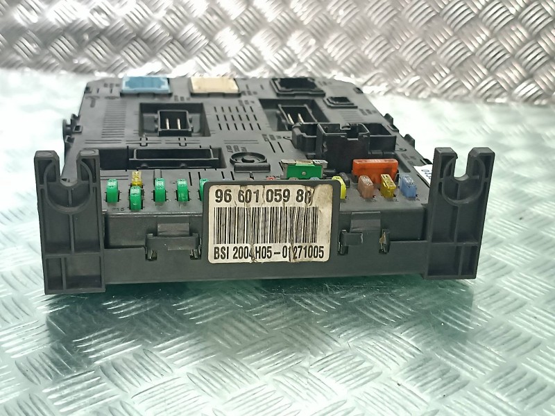 Recambio de caja reles / fusibles para citroen c4 berlina collection referencia OEM IAM 9660105980 BSI 2004H05 JOHNSON CONTROLS