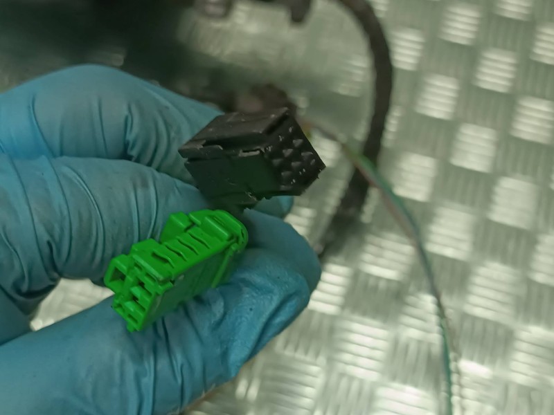 Recambio de retrovisor izquierdo para citroen c4 berlina collection referencia OEM IAM 9653204780 024287 ELECTRICO