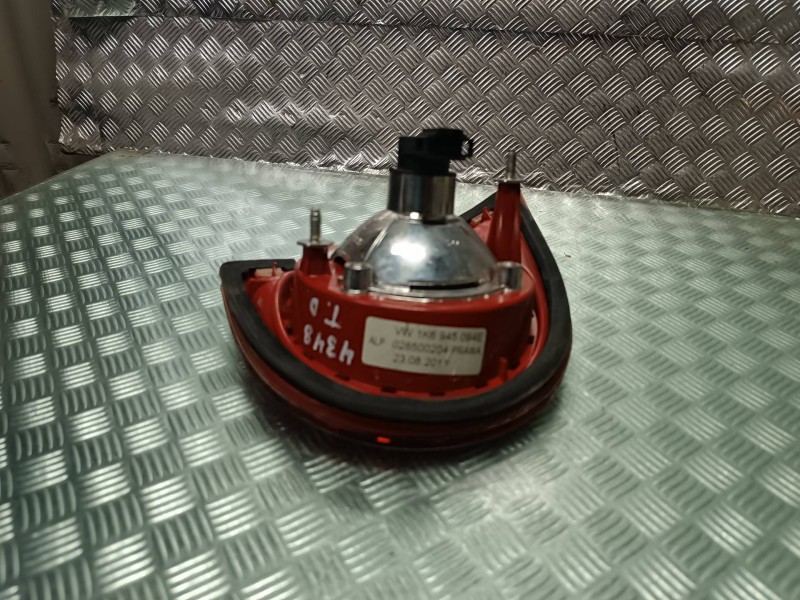 Recambio de piloto trasero derecho interior para volkswagen golf v berlina (1k1) highline referencia OEM IAM 1K6945094E 02850020