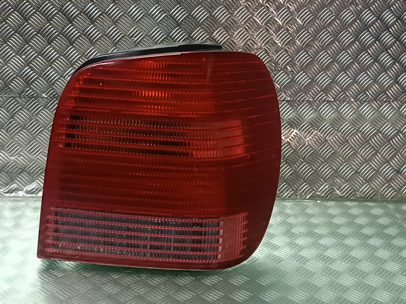 Recambio de piloto trasero izquierdo para volkswagen polo berlina (6n2) conceptline referencia OEM IAM 6N0945257B  HELLA