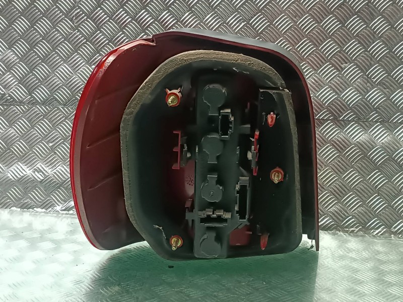 Recambio de piloto trasero izquierdo para volkswagen polo berlina (6n2) conceptline referencia OEM IAM 6N0945257B  HELLA