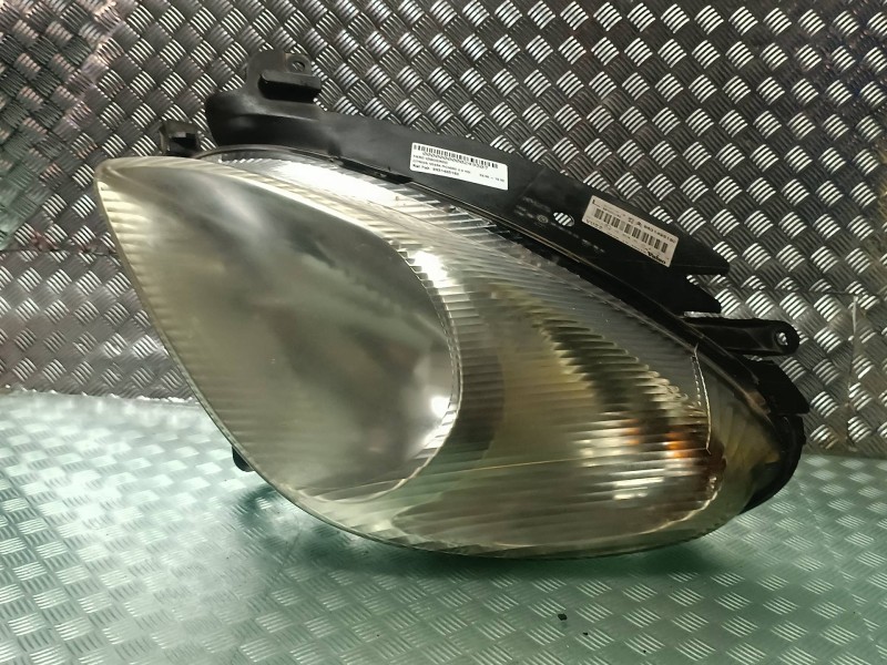 Recambio de faro izquierdo para citroen xsara picasso 2.0 hdi referencia OEM IAM 9631495180 89300190 VALEO