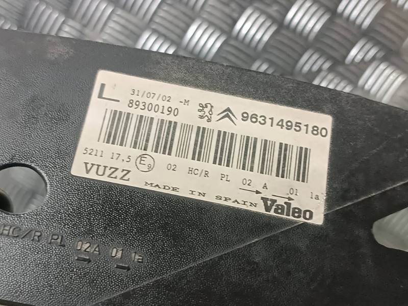 Recambio de faro izquierdo para citroen xsara picasso 2.0 hdi referencia OEM IAM 9631495180 89300190 VALEO